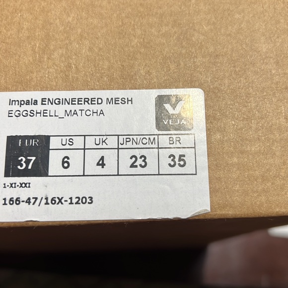 NEW IN BOX Veja Impala Engineered Mesh in Eggshell Matcha - Picture 15 of 15